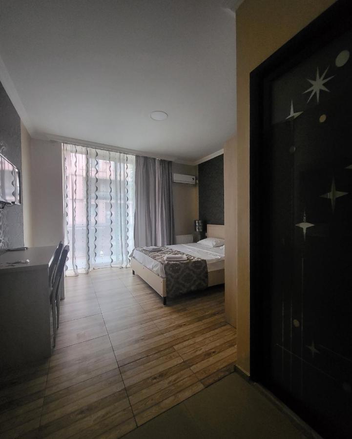 Hotel Elio Batumi Exteriör bild