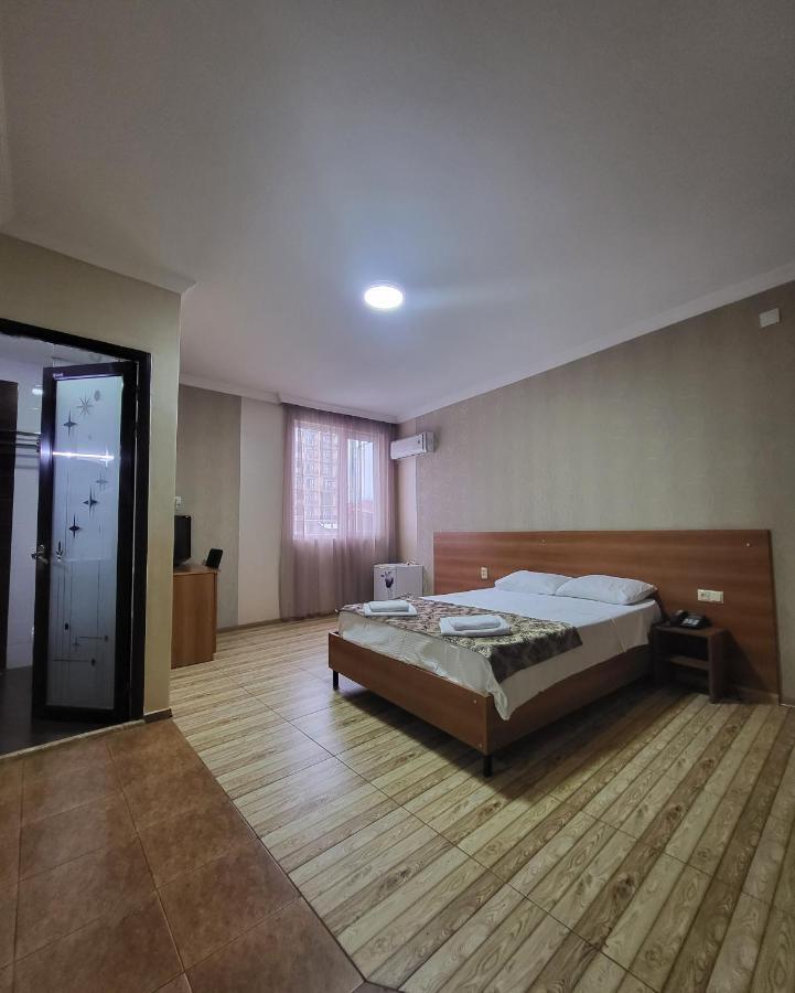 Hotel Elio Batumi Exteriör bild